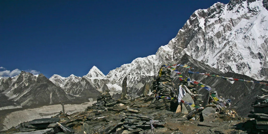 Cross Amphu Lapcha (5,845m) – Trek to Chhukung (4,730m)