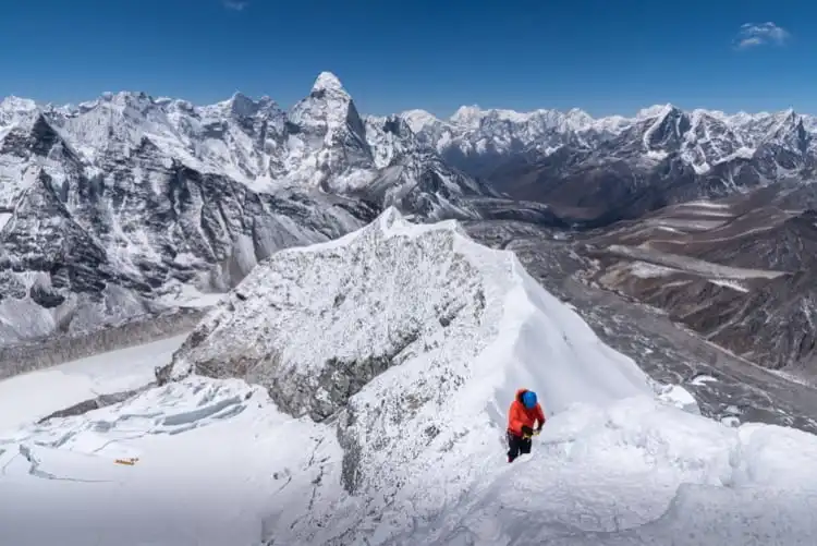 Summit Island Peak (6,189 m), Return to Chhukung
