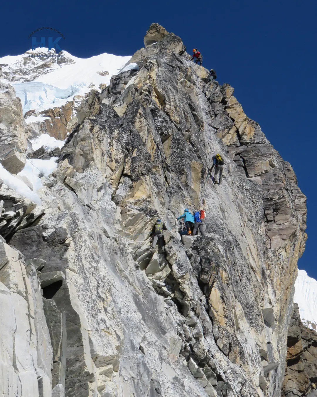 camping-yellow-tower-ama-dablam