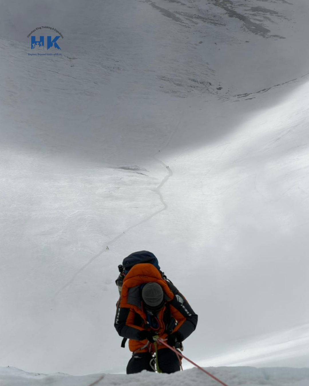 everest-expedition-climber-crossing-ice-slope