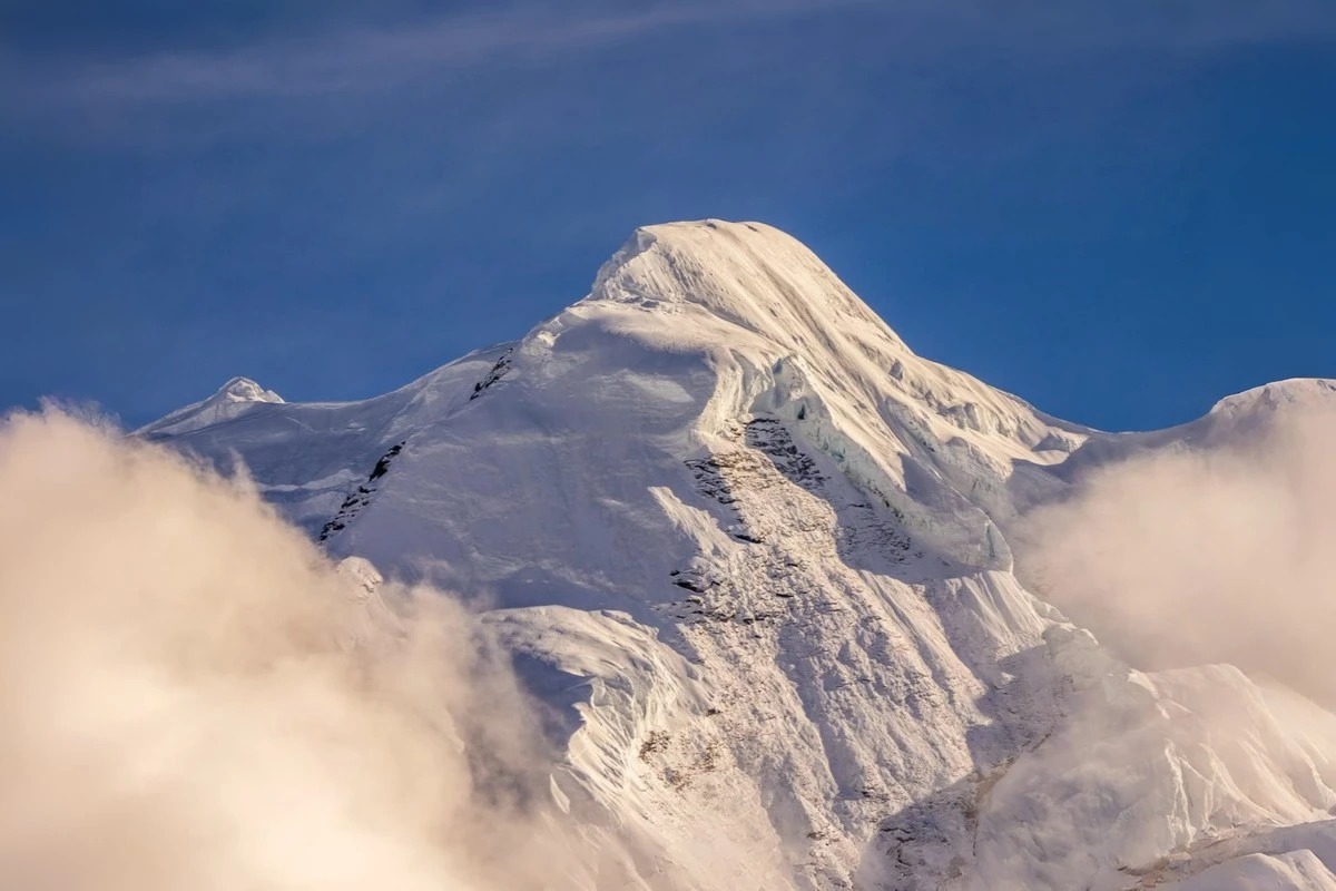 Mt. Baruntse Expedition